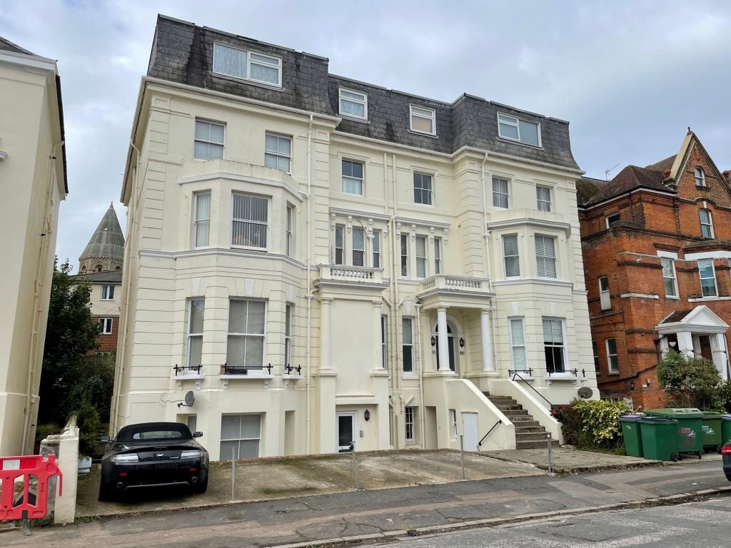 Lot: 37 - FREEHOLD GROUND RENTS - Aston Court - Front elevation
